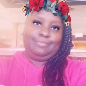 Meet your Posher, Dominique